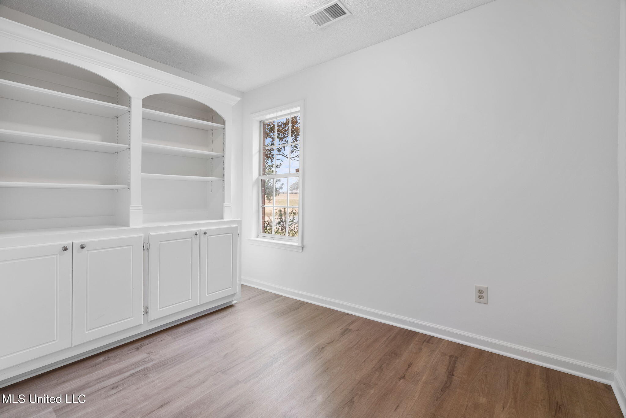33 Foxwood Circle East, Unit W Hernando, MS 38632 - Photo 29 of 40 Office or storage room 1