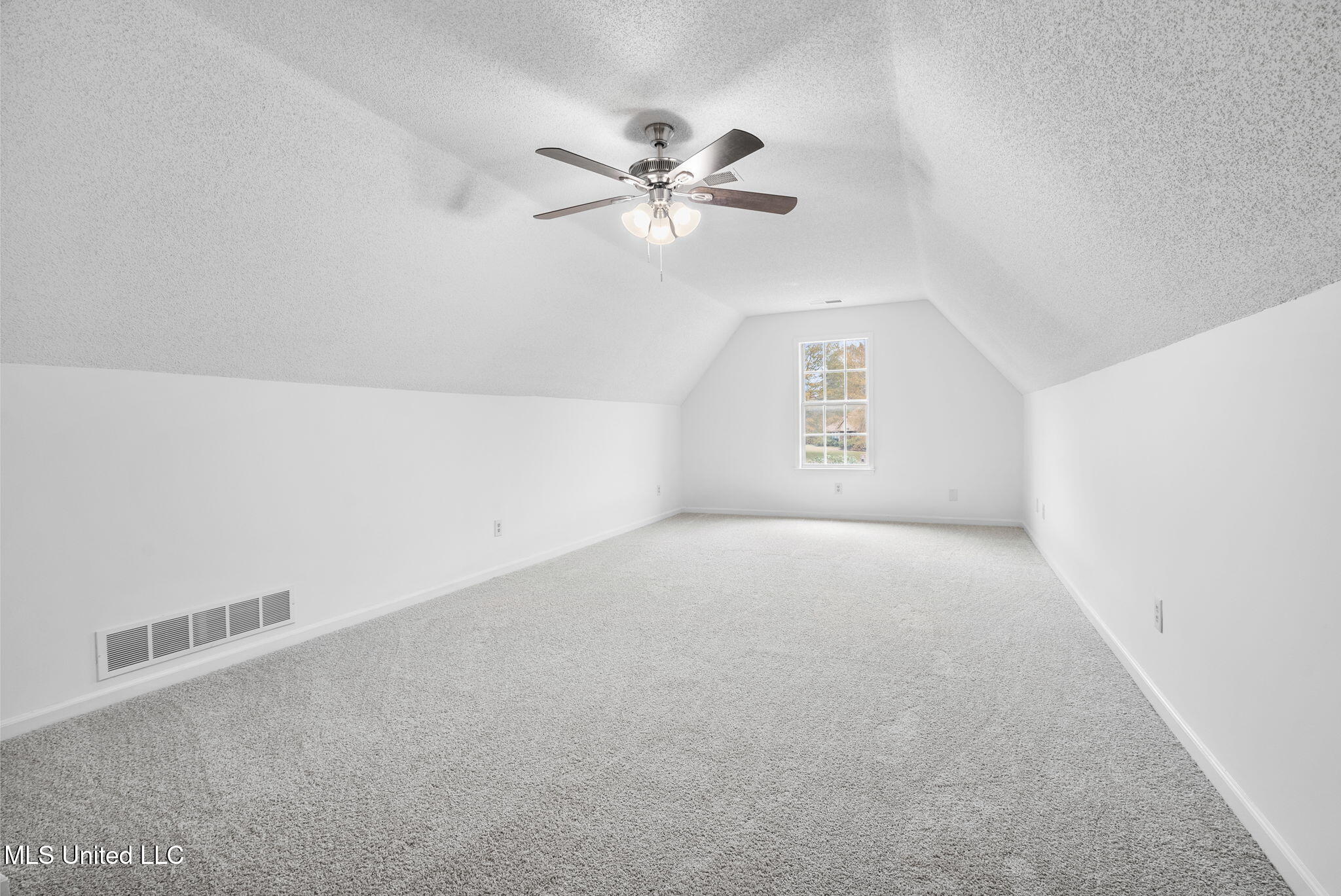 33 Foxwood Circle East, Unit W Hernando, MS 38632 - Photo 31 of 40 Upstairs bonus room with closet