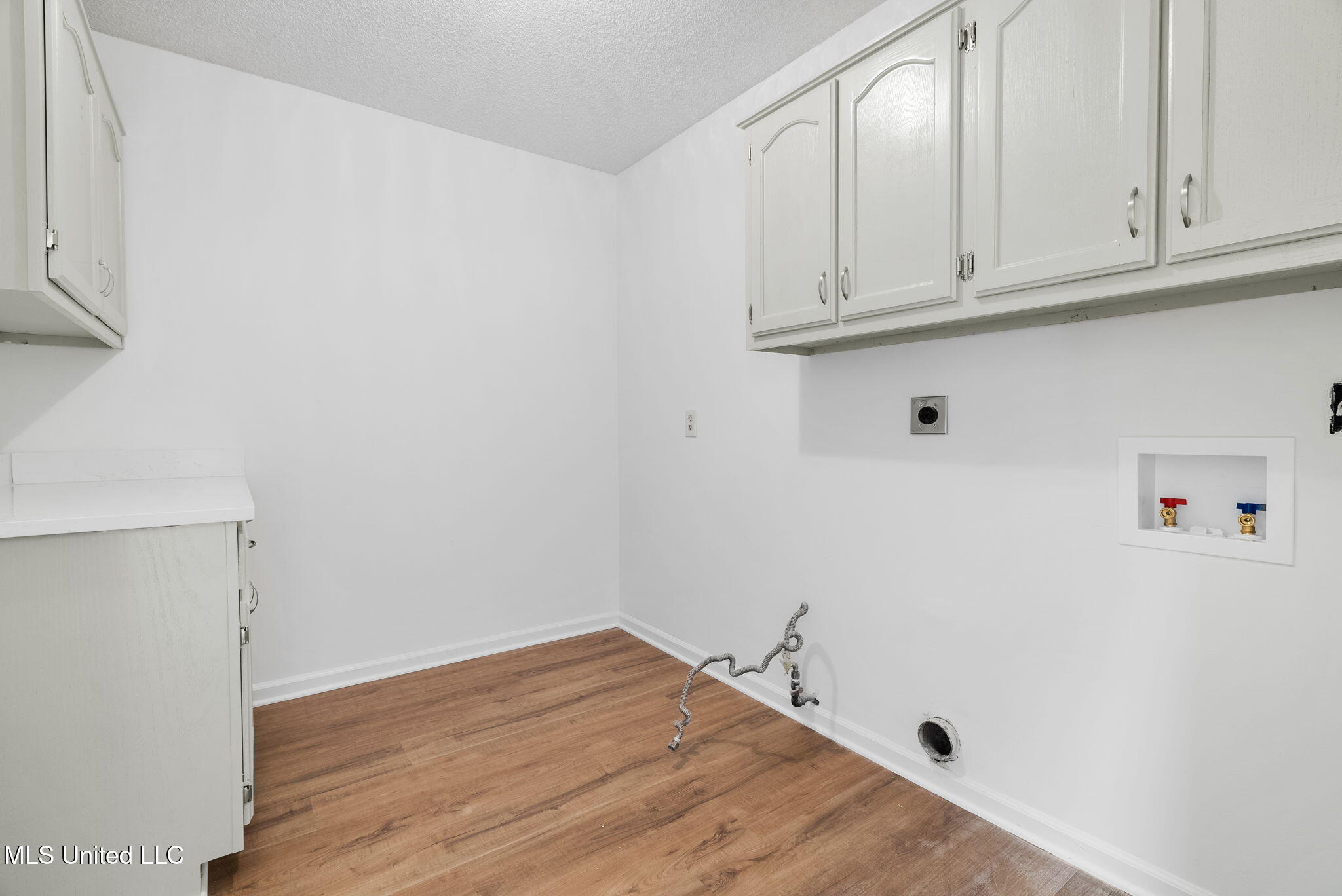 33 Foxwood Circle East, Unit W Hernando, MS 38632 - Photo 37 of 40 Laundry room