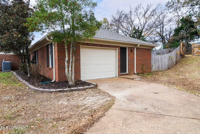 $415,000 | 33 Foxwood Circle East, Unit W, Hernando, MS 38632