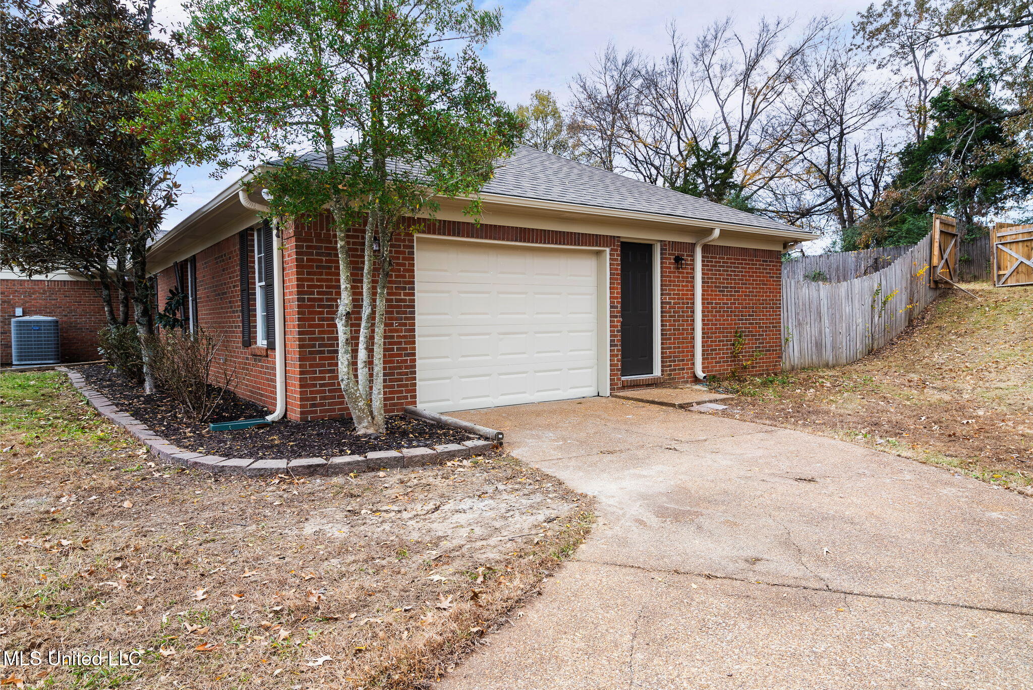 33 Foxwood Circle East, Unit W Hernando, MS 38632 - Photo 6 of 40 2nd garage