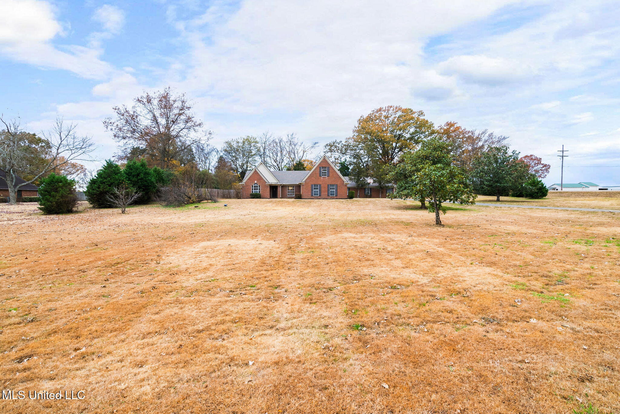 33 Foxwood Circle East, Unit W Hernando, MS 38632 - Photo 8 of 40 huge front yard