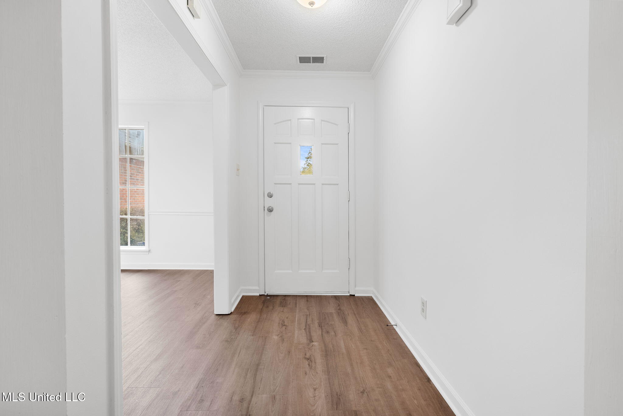 33 Foxwood Circle East, Unit W Hernando, MS 38632 - Photo 9 of 40 Foyer