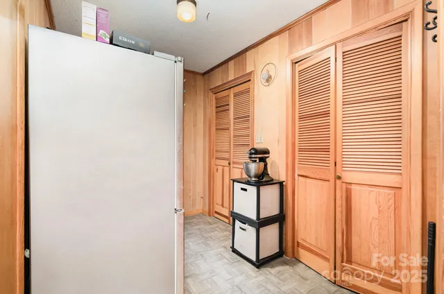 a view of utility room