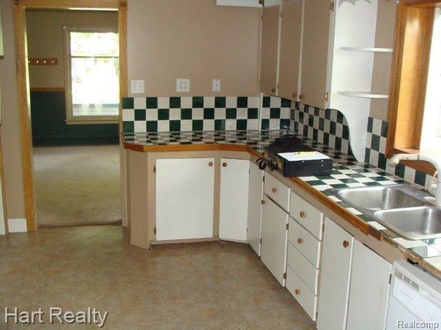 4042 South Mill Road Dryden, MI 48428 - Photo 10 of 25 060.jpg
