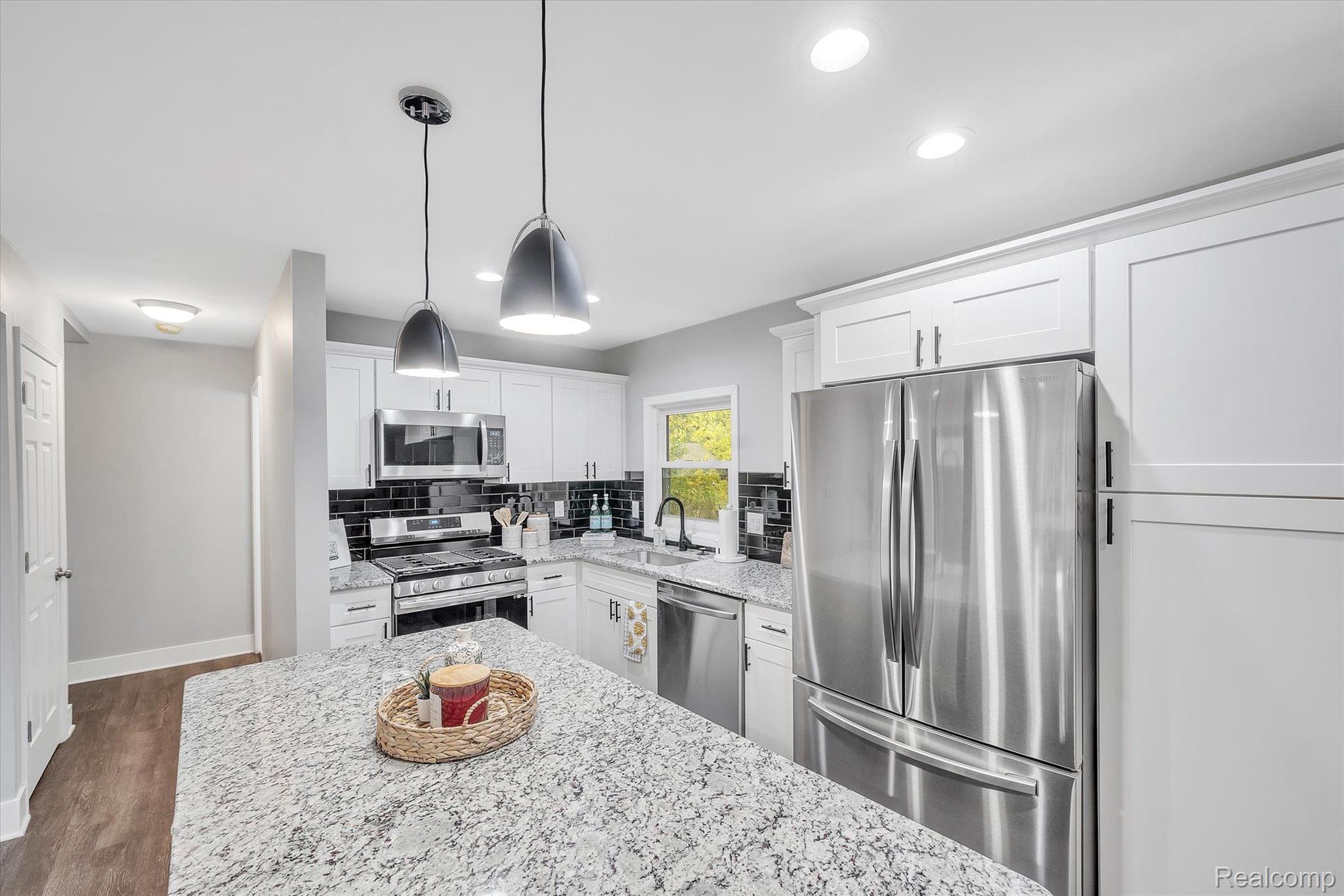 810 Pleasant Ridge Lake Orion, MI 48362 - Photo 11 of 41 Gallery Image 11