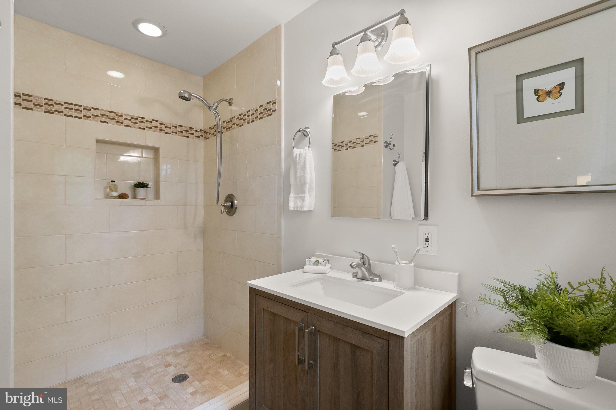 8212 Hawthorne Road Bethesda, MD 20817 - Photo 35 of 67 Primary Bath