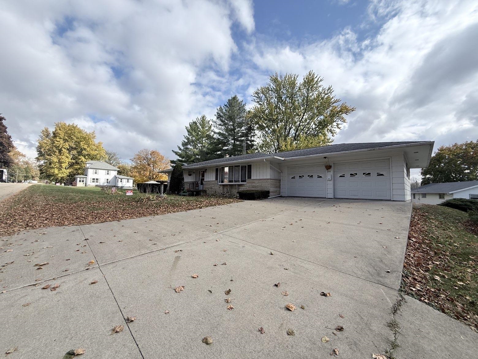 214 South Long Street Warren, IL 61087 - Photo 2 of 28 a view of a car garage