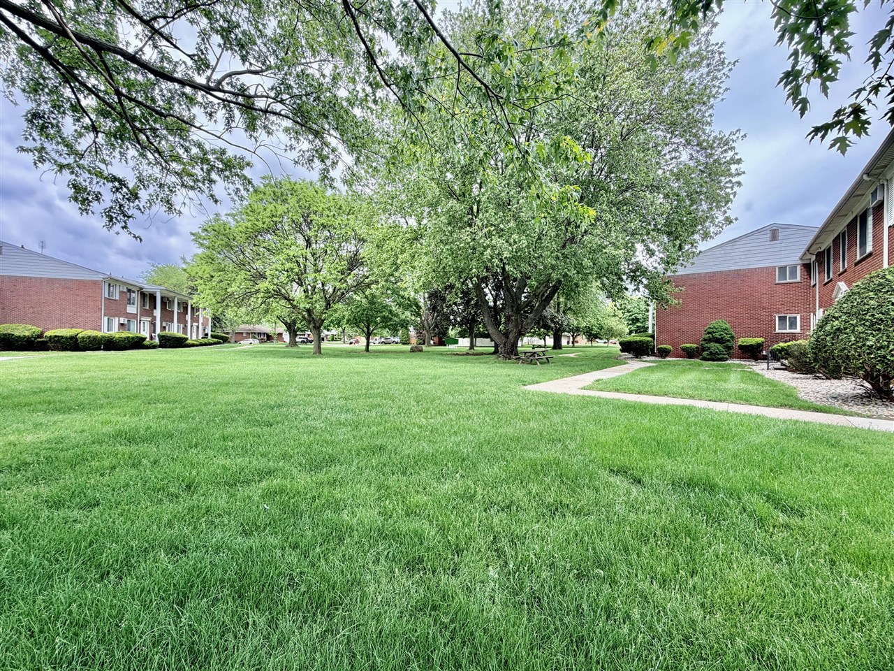 1705 Charlton Road Trenton, MI 48183 - Photo 4 of 17