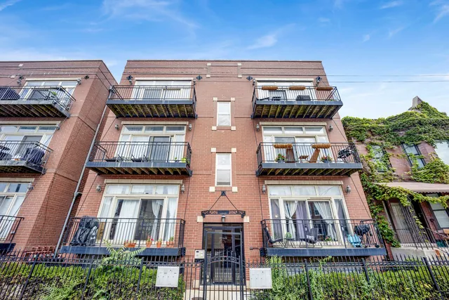 $3,150 | 2736 West Belmont Avenue, Unit 4W, Chicago, IL 60618