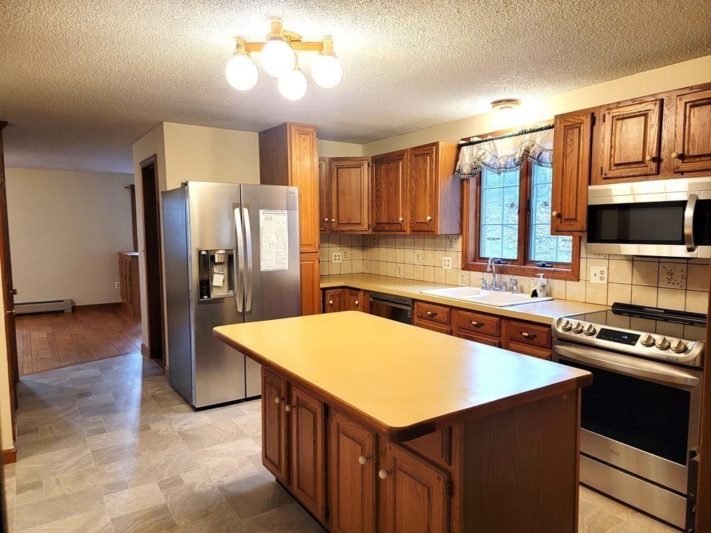 139 Stafford Road Monson, MA 01057 - Photo 3 of 19 Gallery Image 3
