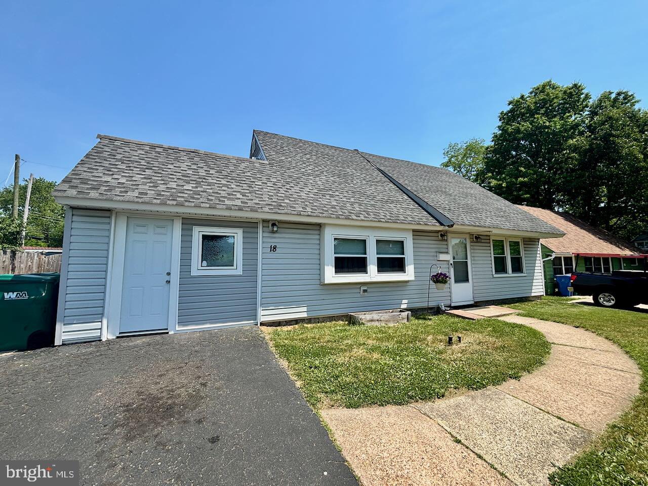 18 Plumtree Road Levittown, PA 19056 - Photo 2 of 22