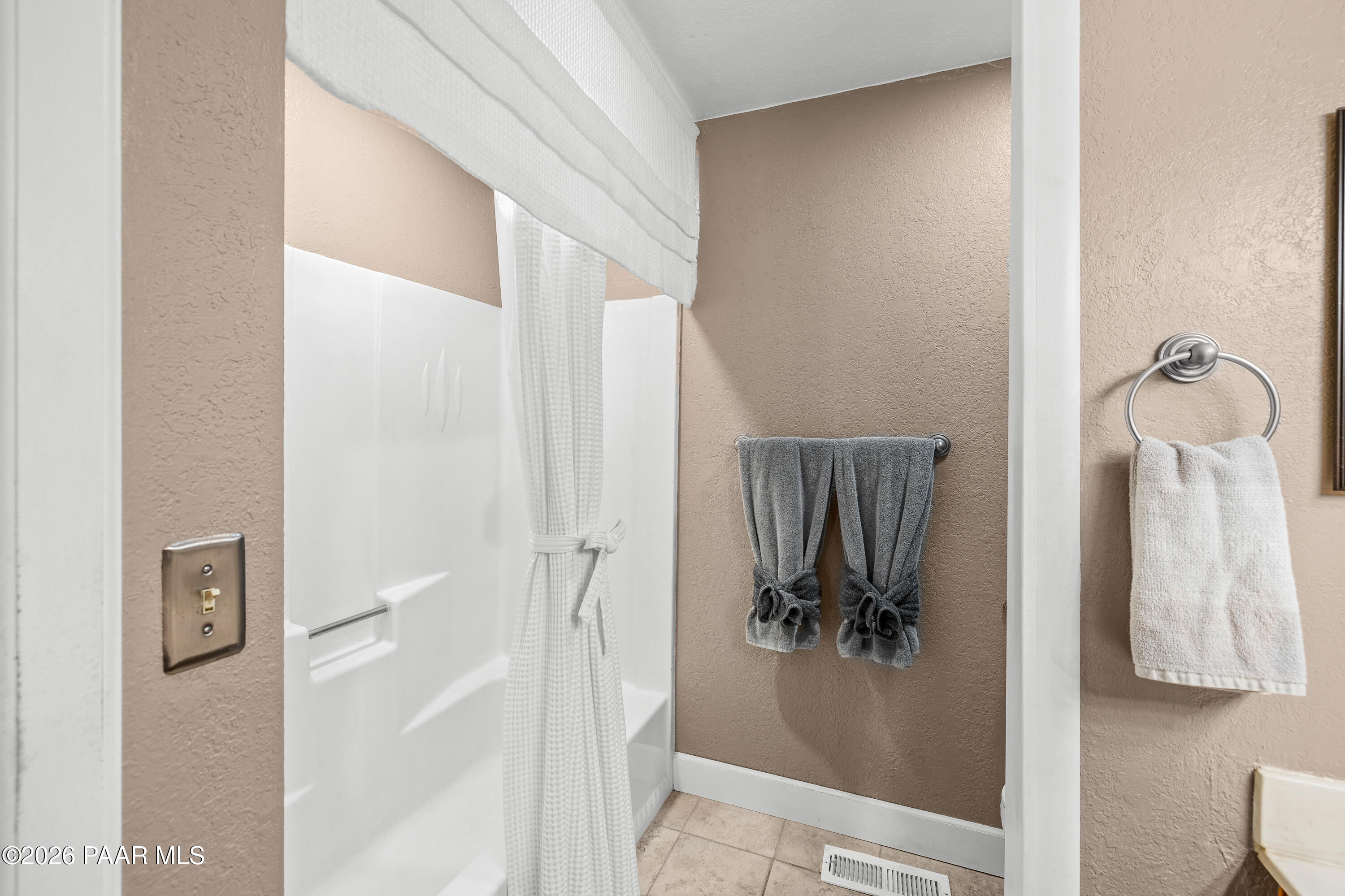 5801 Ridge Drive Flagstaff, AZ 86004 - Photo 24 of 60 Guest Bath 2