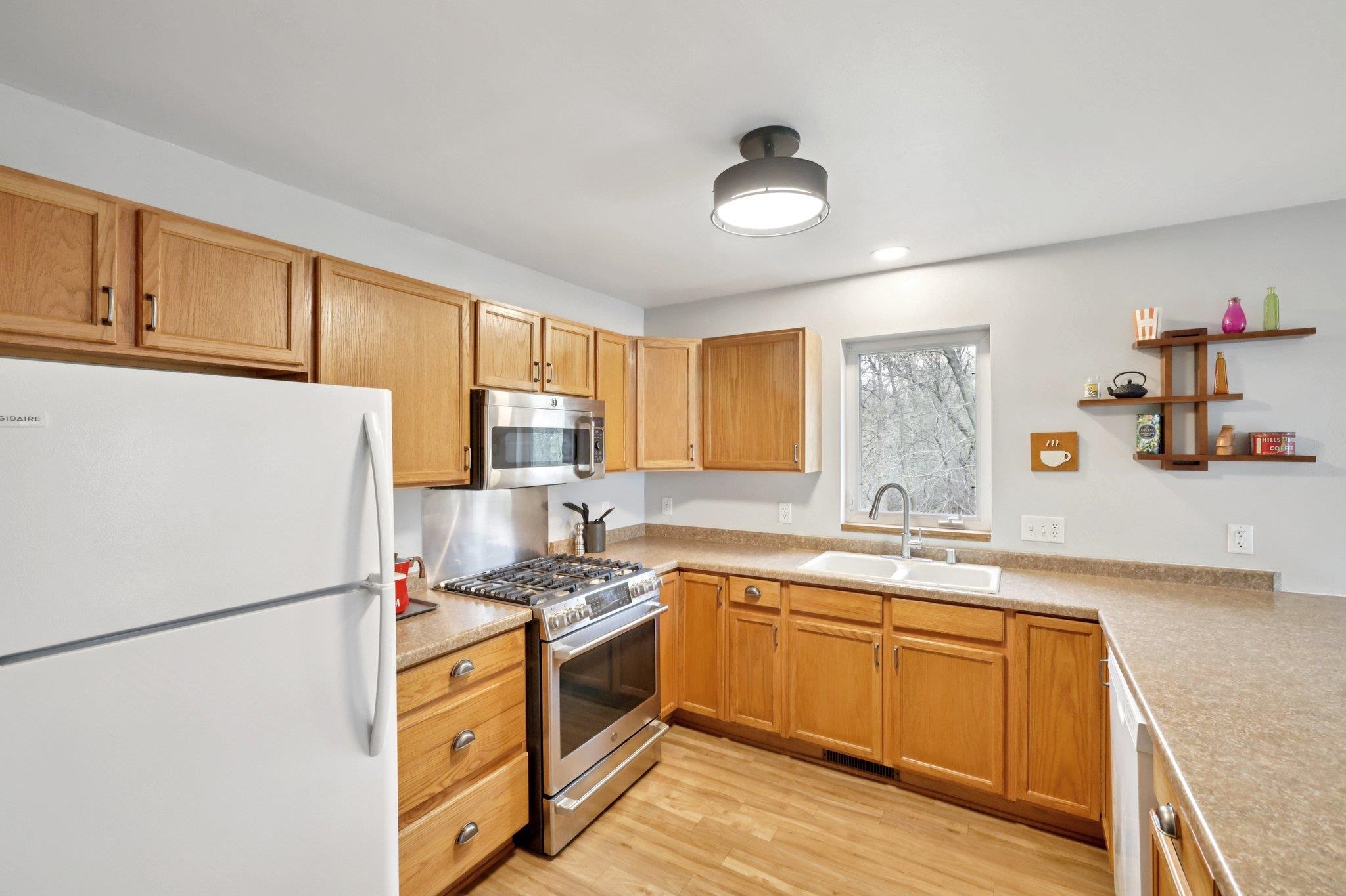 1027 Melvin Court Madison, WI 53704 - Photo 3 of 24