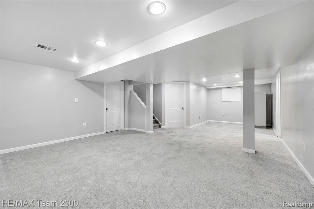 6409 Chase Road Dearborn, MI 48126 - Photo 20 of 25