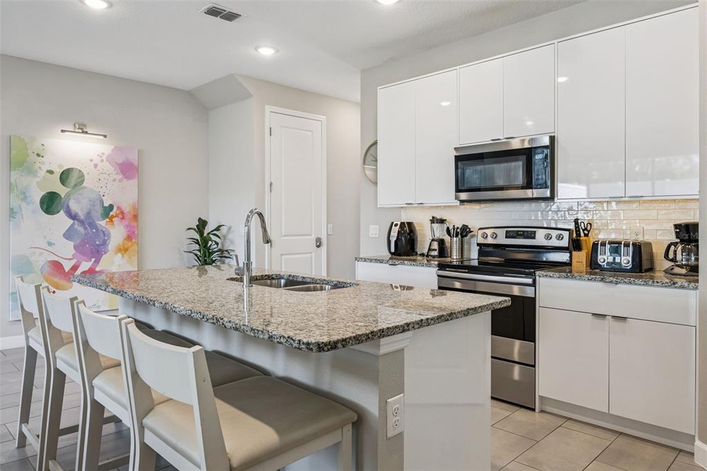 8008 Formosa Valley Place Kissimmee, FL 34747 - Photo 10 of 55