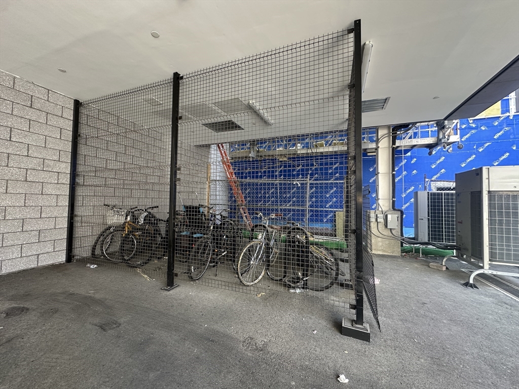 211 Green Street, Unit 401 Boston, MA 02130 - Photo 10 of 11 a view of an outdoor space with porch