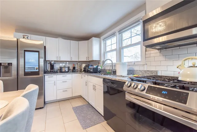 $429,900 | 72 Hollis Avenue, Warwick, RI 02889