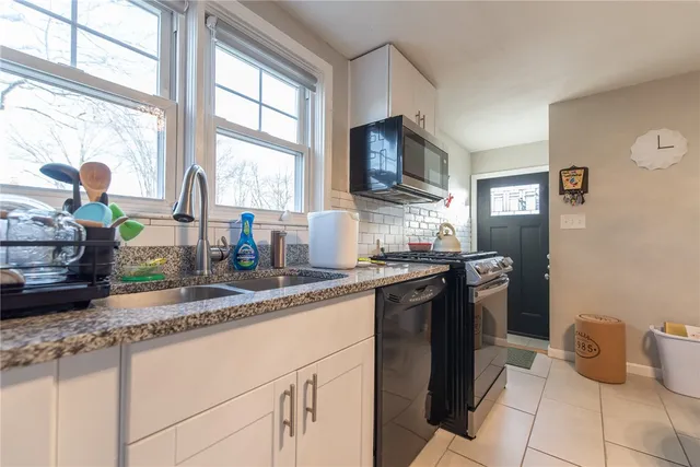 $429,900 | 72 Hollis Avenue, Warwick, RI 02889