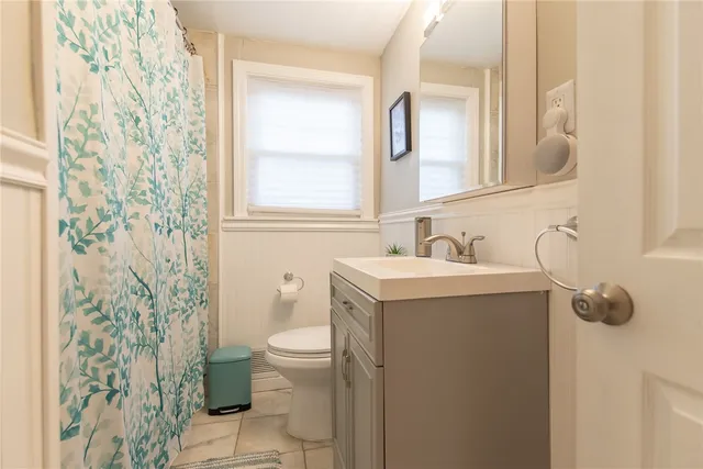 $429,900 | 72 Hollis Avenue, Warwick, RI 02889