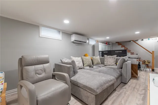 $429,900 | 72 Hollis Avenue, Warwick, RI 02889