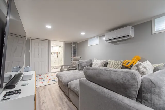 $429,900 | 72 Hollis Avenue, Warwick, RI 02889