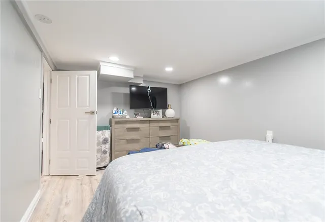 $429,900 | 72 Hollis Avenue, Warwick, RI 02889