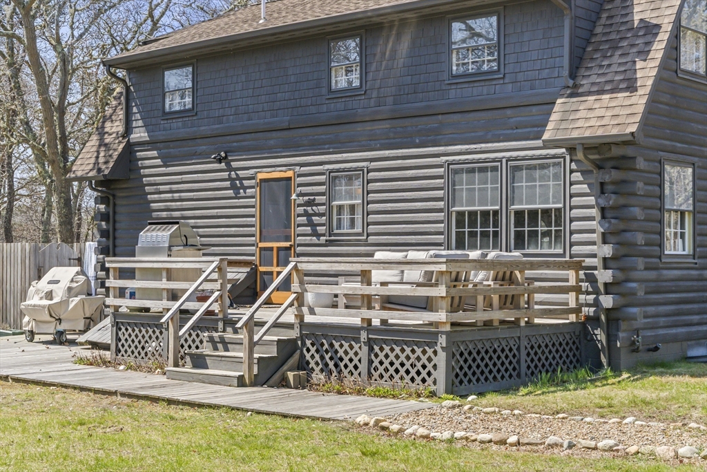 7 Pip'n Road Edgartown, MA 02539 - Photo 23 of 41 a front view of a house with a garden