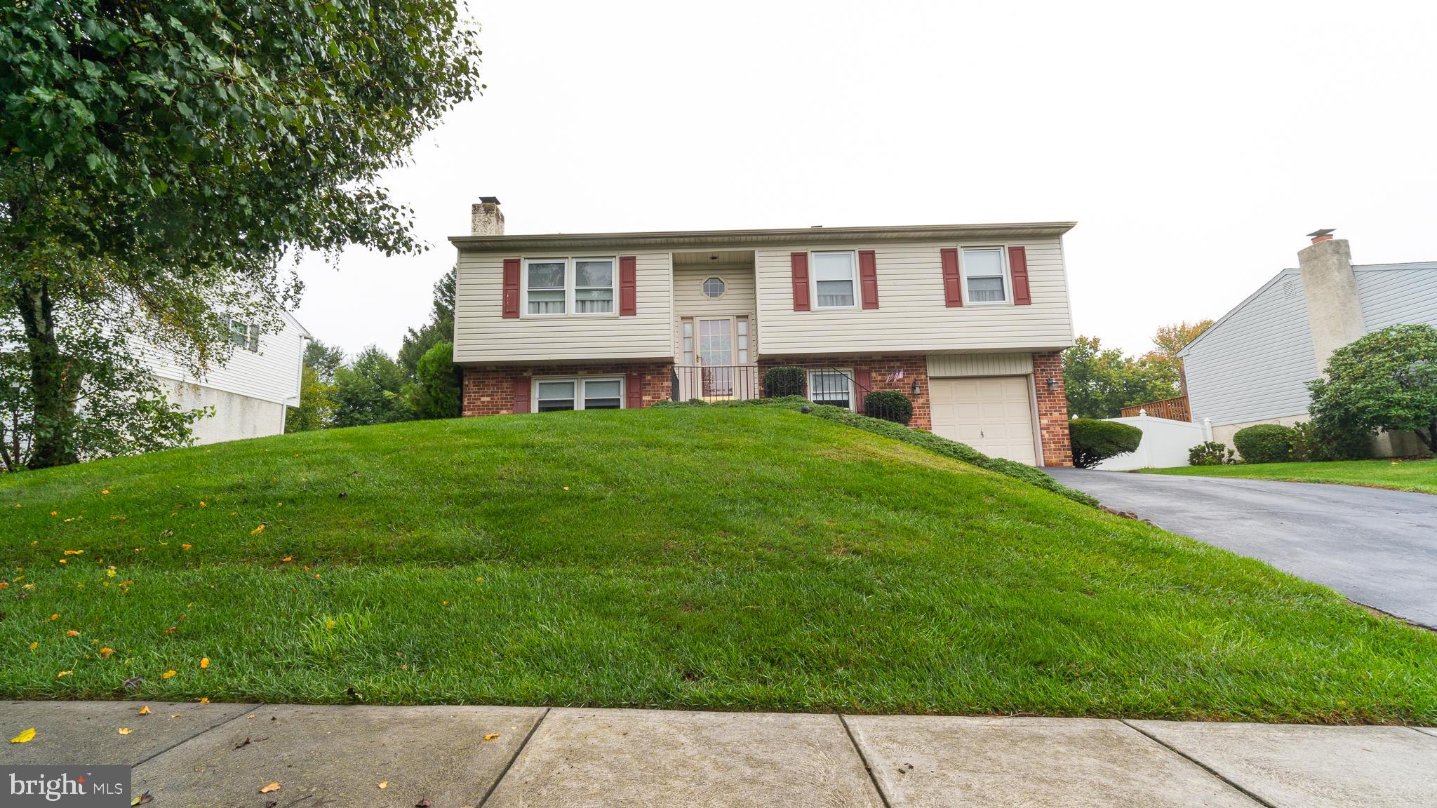 124 Woodstream Road Boothwyn, PA 19061 - Photo 2 of 29 Gallery Image 2
