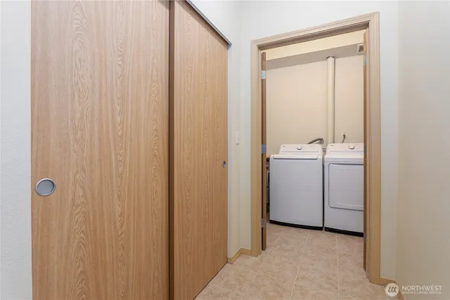 a view of a utility room with dryer and washer