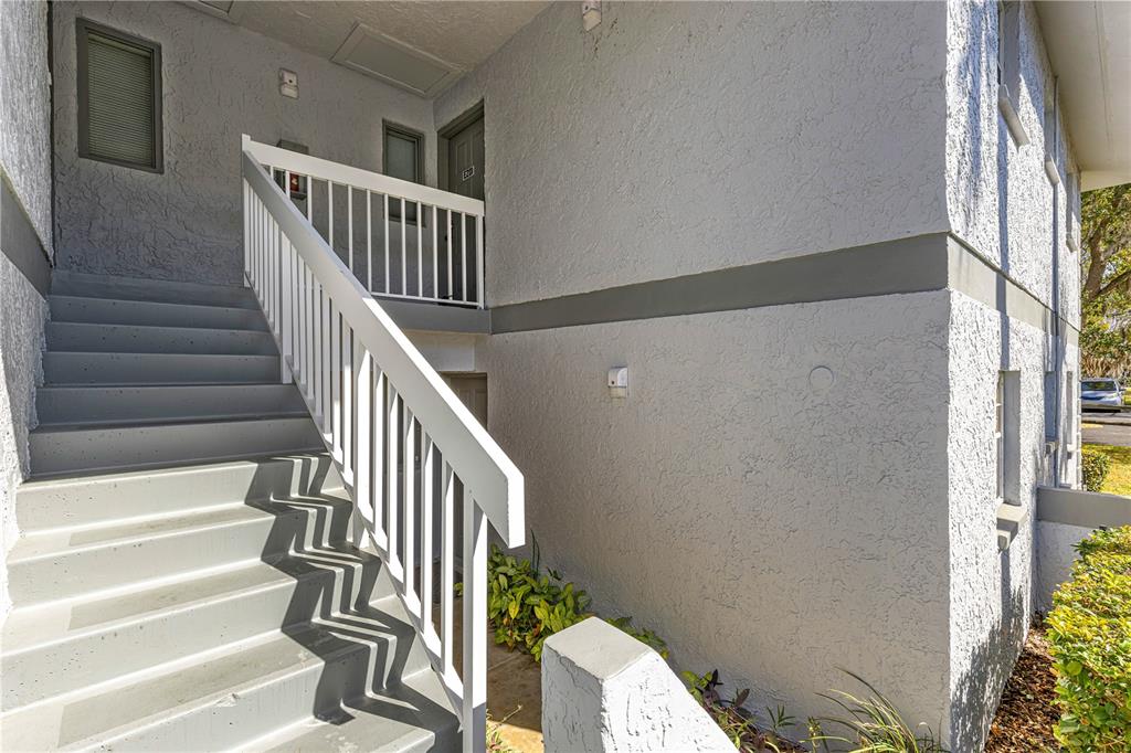 588 Fairways Lane, Unit E201 Ocala, FL 34472 - Photo 3 of 33 a view of entryway
