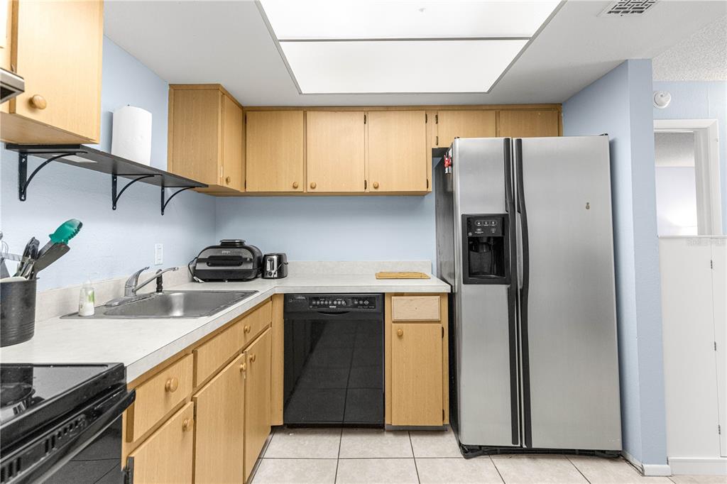 588 Fairways Lane, Unit E201 Ocala, FL 34472 - Photo 10 of 33 a kitchen with stainless steel appliances granite countertop a sink stove and refrigerator