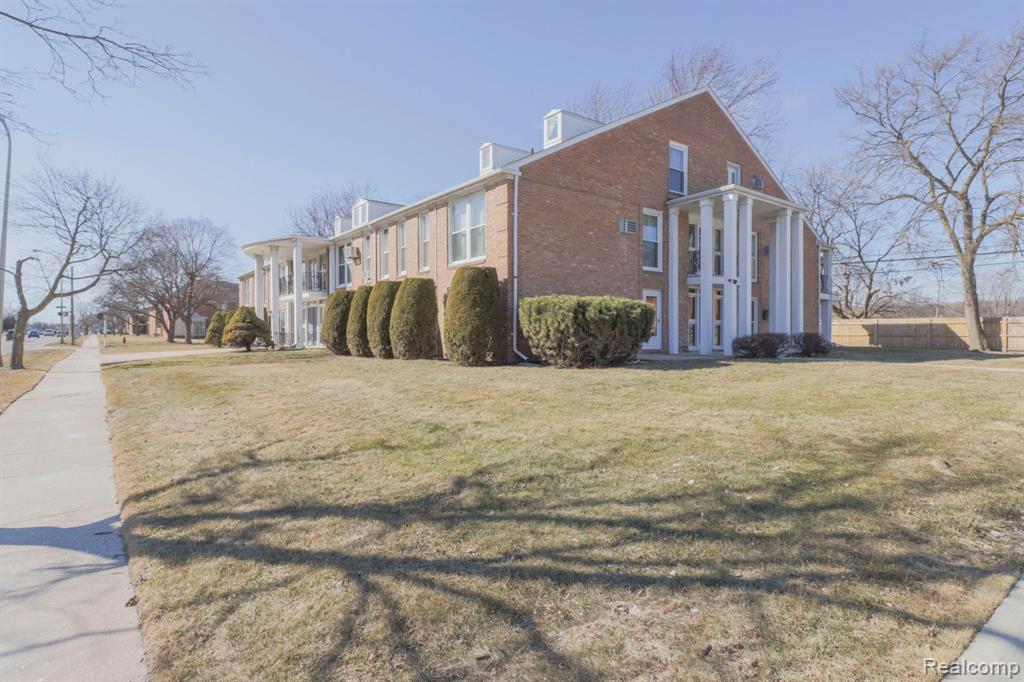 2230 West 14 Mile Road, Unit 26 Royal Oak, MI 48073 - Photo 1 of 23
