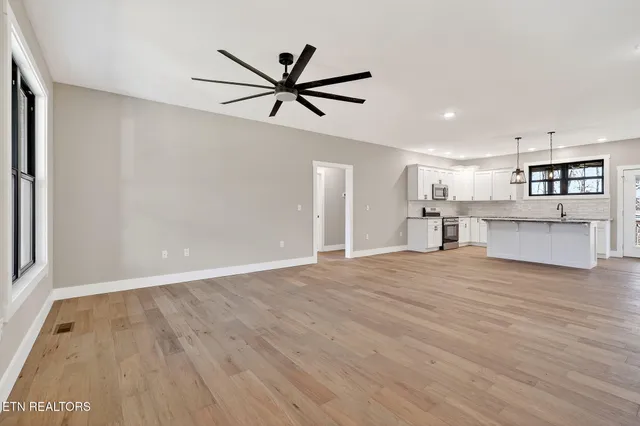 $457,000 | 6 Riverchase Drive, Crossville, TN 38555