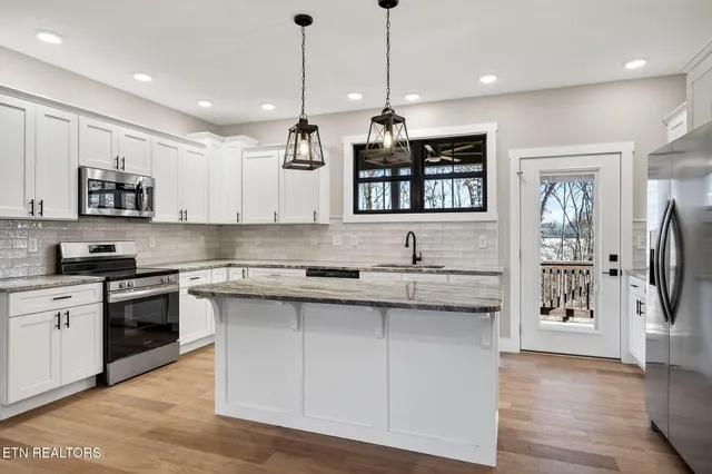 $457,000 | 6 Riverchase Drive, Crossville, TN 38555