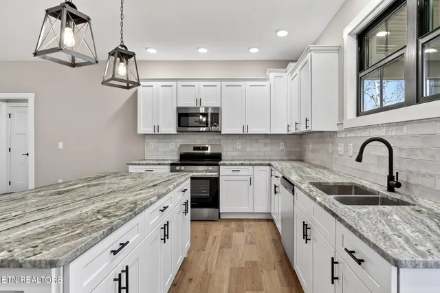 $457,000 | 6 Riverchase Drive, Crossville, TN 38555