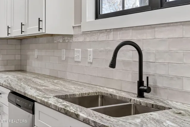 $457,000 | 6 Riverchase Drive, Crossville, TN 38555