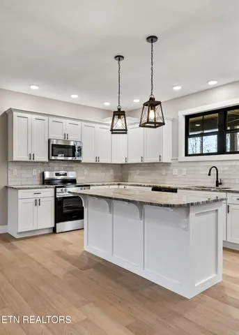 $457,000 | 6 Riverchase Drive, Crossville, TN 38555