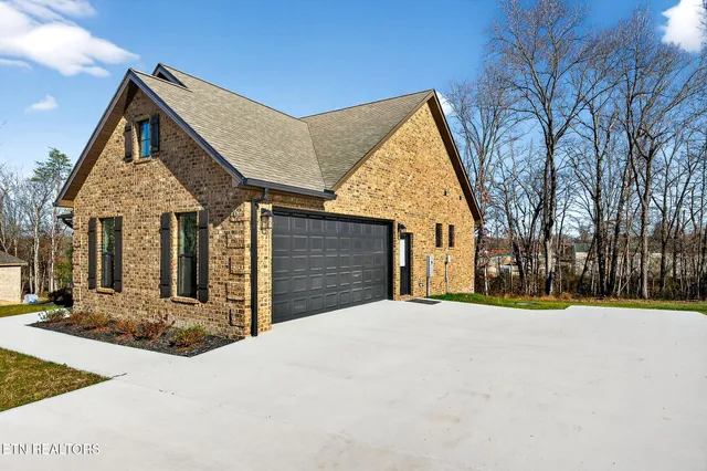 $457,000 | 6 Riverchase Drive, Crossville, TN 38555