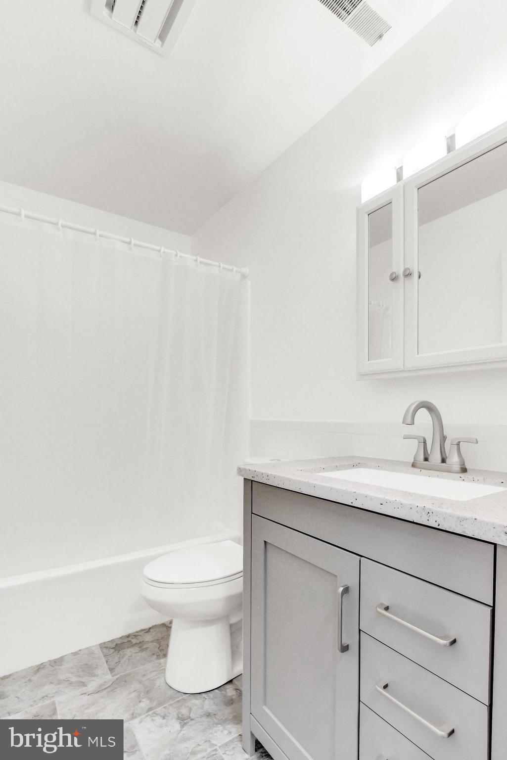 1000 Country Club Road, Unit A8 York, PA 17403 - Photo 23 of 25 Gallery Image 23