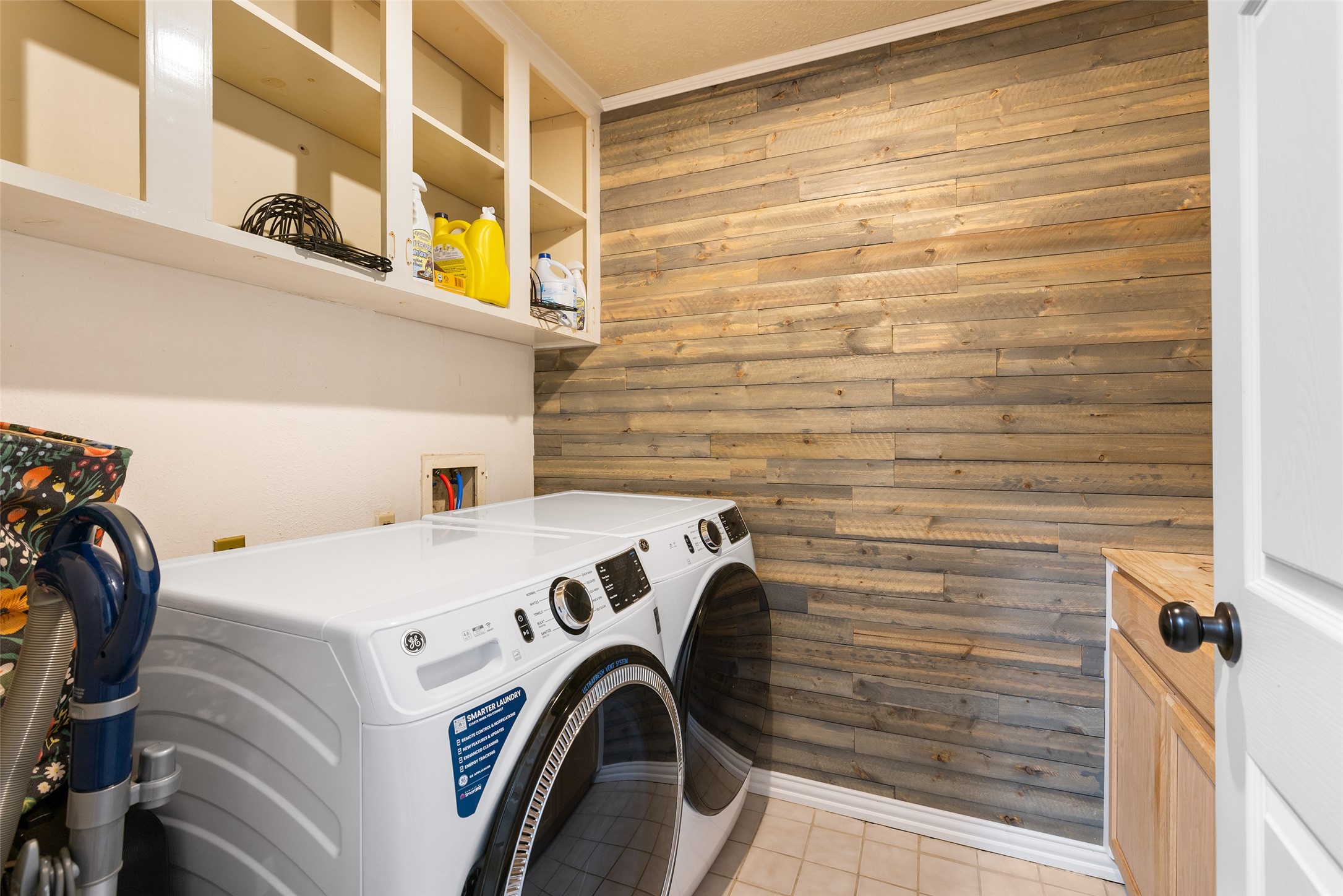 6702 Seinfeld Court Houston, TX 77069 - Photo 31 of 38 a utility room with dryer and washer