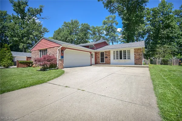 $225,000 | 816 Bennett Drive, Elyria, OH 44035