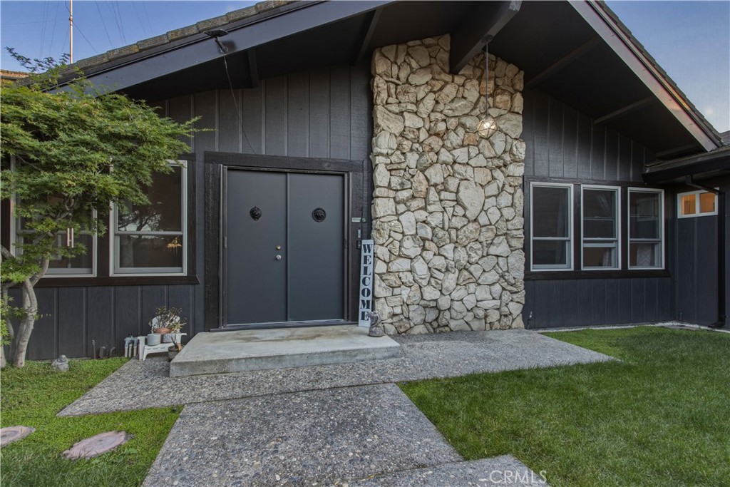 1908 Chelwood Way Modesto, CA 95355 - Photo 11 of 44 a front view of a house having yard