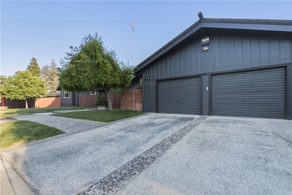 1908 Chelwood Way Modesto, CA 95355 - Photo 10 of 44 a backyard of a house