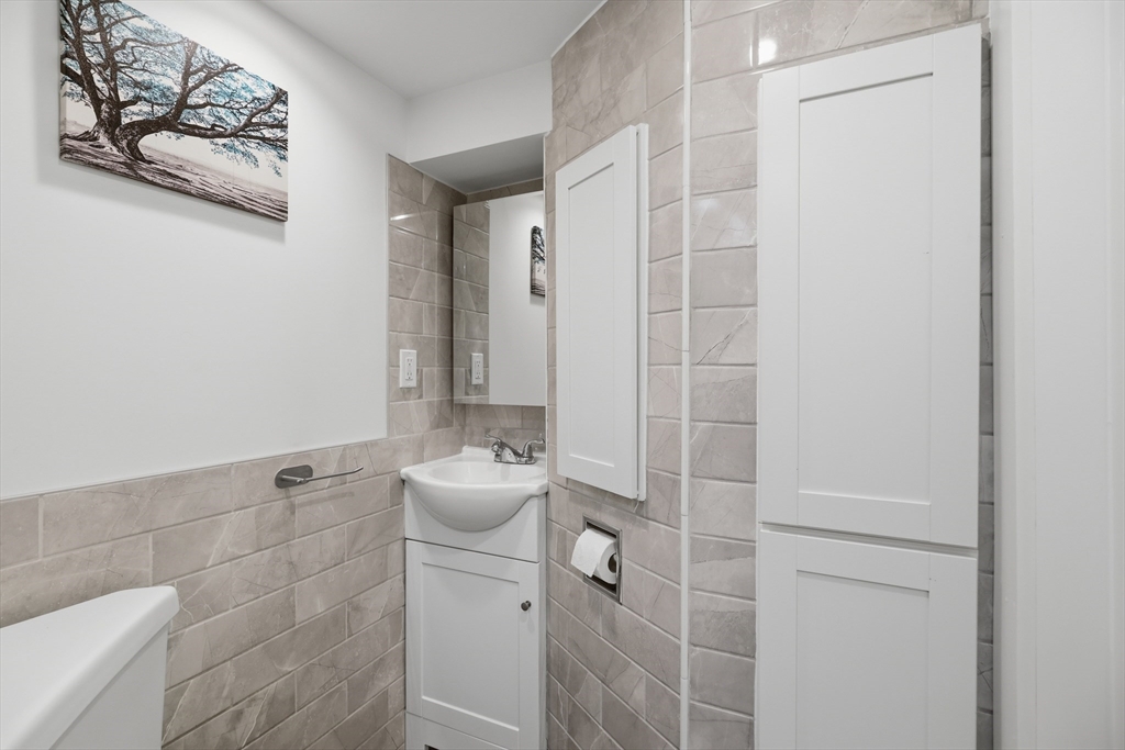 6 Findlay Street Wakefield, MA 01880 - Photo 25 of 40