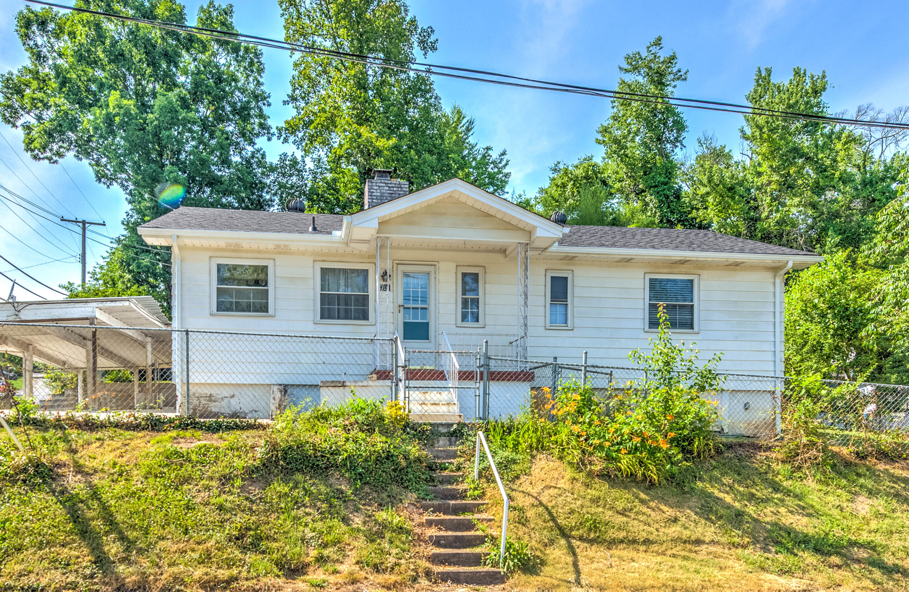 301 East Farragut Road Oak Ridge, TN 37830 - Photo 1 of 28 1