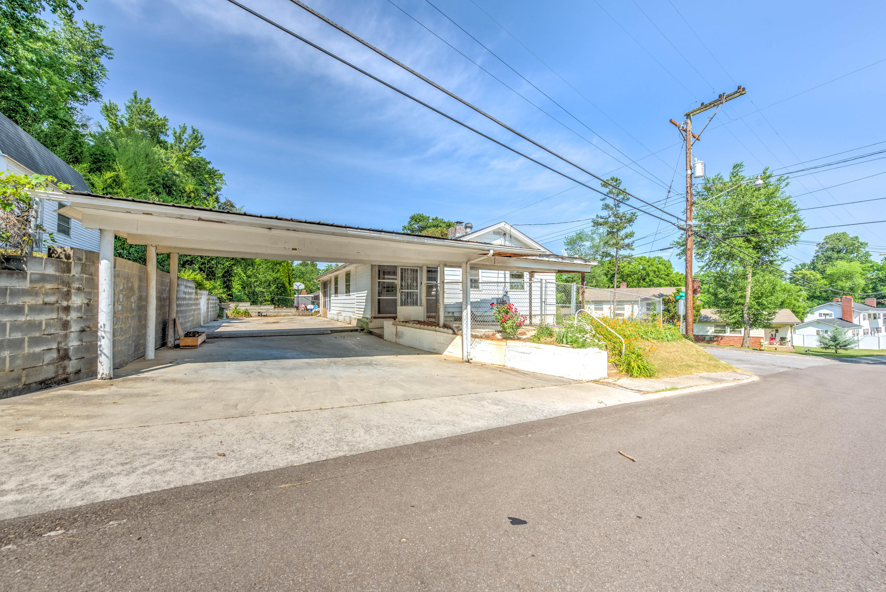 301 East Farragut Road Oak Ridge, TN 37830 - Photo 3 of 28 3