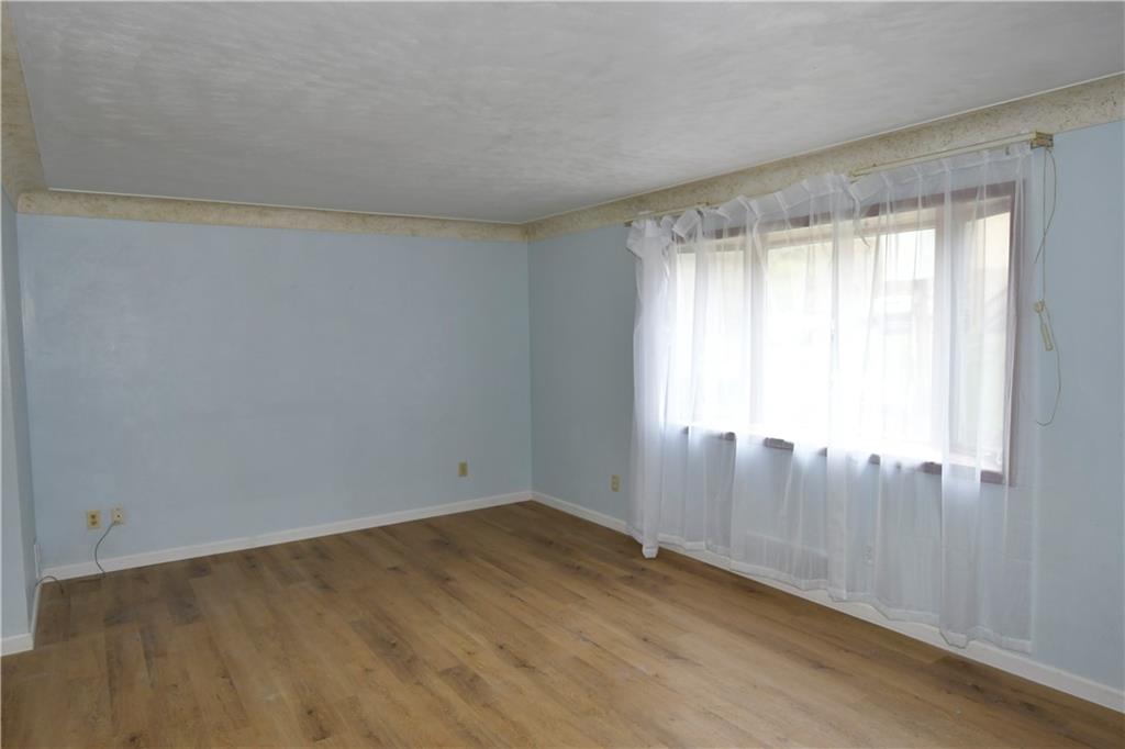 314 Pointview Road Pittsburgh, PA 15227 - Photo 4 of 31