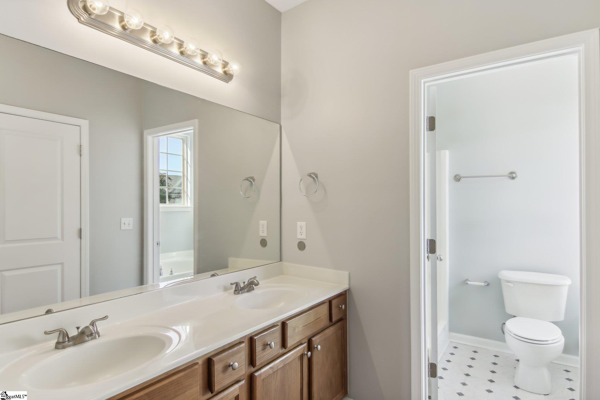 120 Bascom Court Greer, SC 29650 - Photo 29 of 36 Gallery Image 29