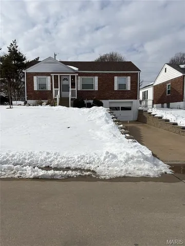 $249,900 | 9821 Zenith Drive, St. Louis, MO 63123